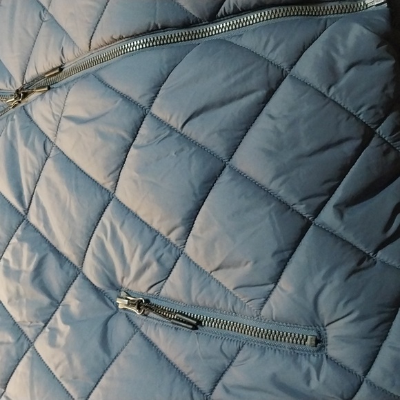 Canyon Creek Women's Quilted Puffer Vest Size Medium. Light Blue. Zip up. - Picture 6 of 8